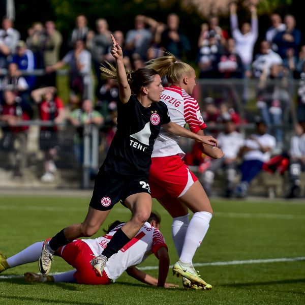  Barbara Dunst netzt zum zwischenzeitlichen 1:1-Ausgleich ein. (Foto: IMAGO / Jan Huebner)