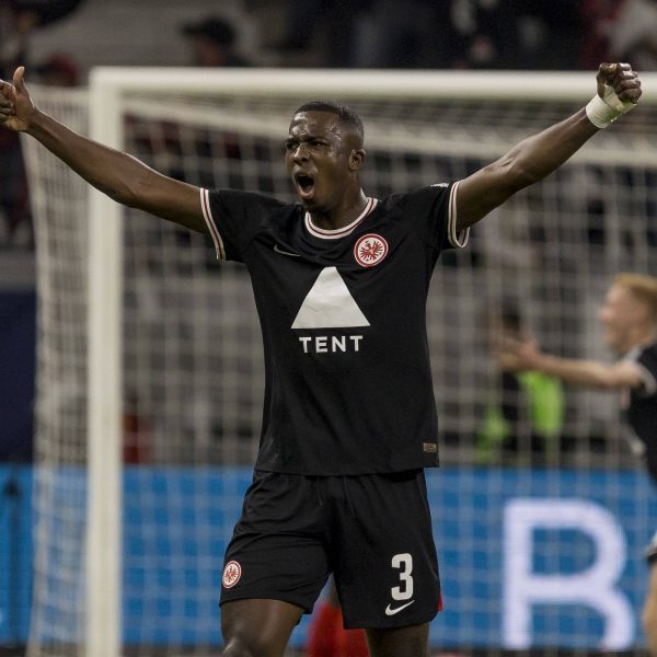  Wilian Pacho überzeugt in der Eintracht-Abwehr. (Foto: imago/Beutiful Sport)