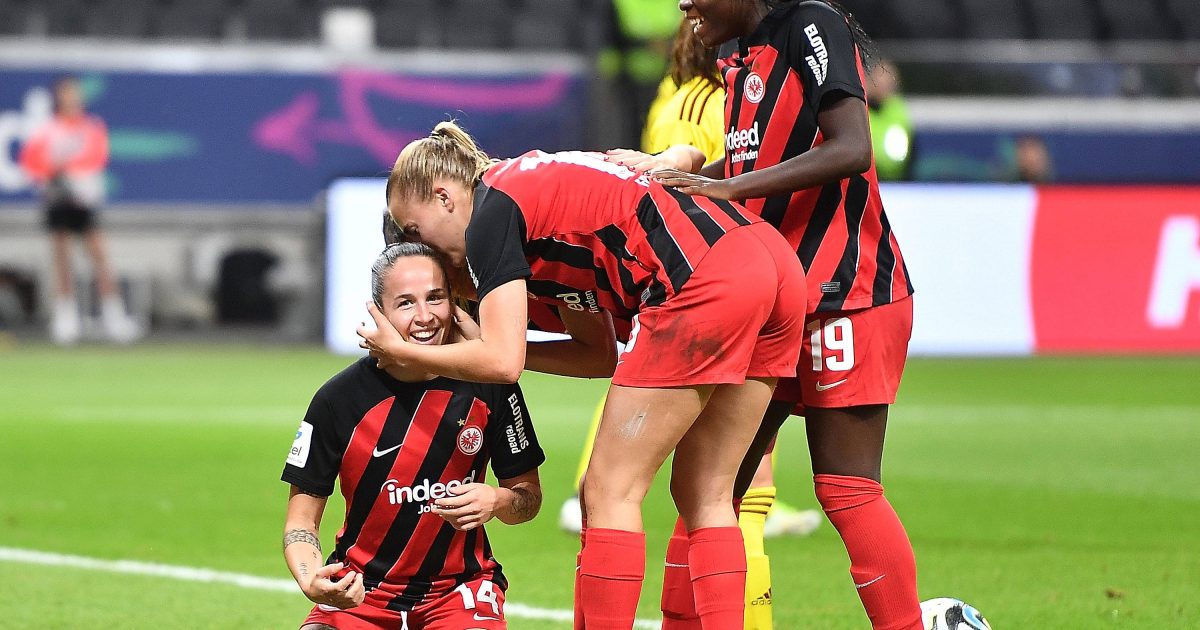 Torschützinnen unter sich: Géraldine Reuteler, Laura Freigang und Nicole Anyomi (v. li.). (Foto: IMAGO / Jan Huebner)