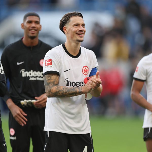  Robin Koch hat bei der SGE derzeit gut Lachen. (Foto: IMAGO / HMB-Media)