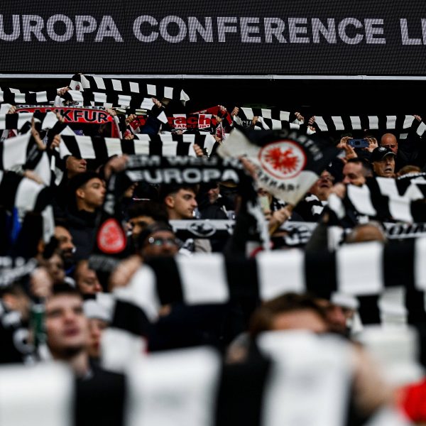  Auch der Cheftrainer weiß, dass die Fans für die SGE eine wichtige Rolle spielen. (Foto: IMAGO / Jan Huebner)