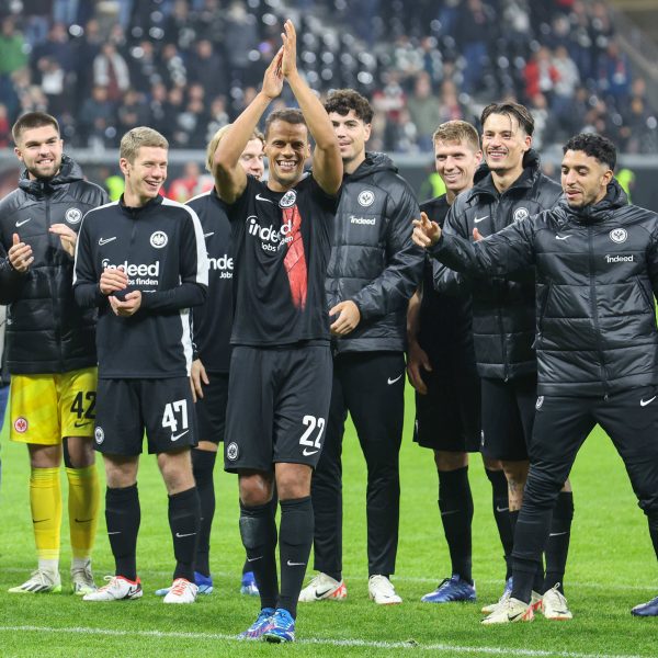  Gefeiert von Fans und Mitspielern: Timothy Chandler. (Foto: imago/Osnapix)