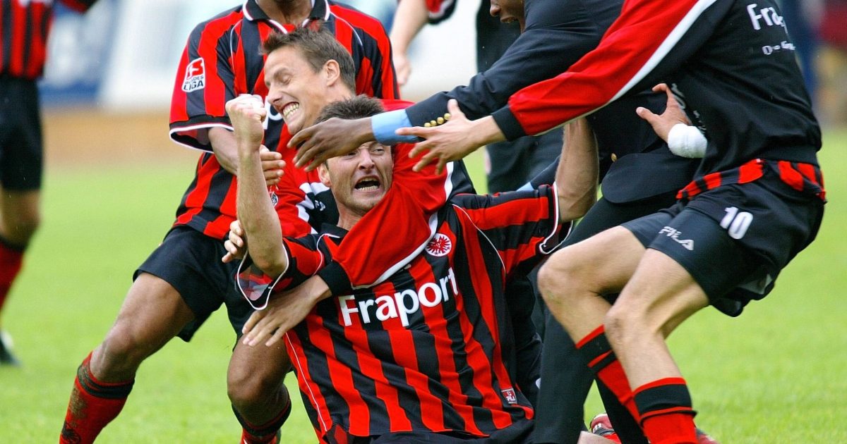  Grenzenloser Jubel nach einem der berühmtesten Tore der Eintracht-Geschichte. (Foto: IMAGO / Pressefoto Baumann)