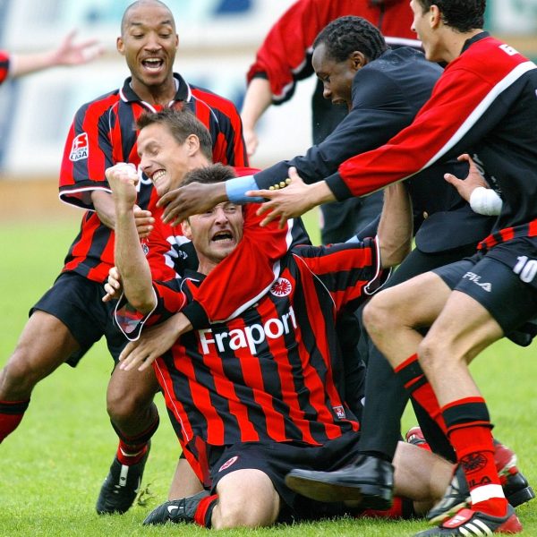  Grenzenloser Jubel nach einem der berühmtesten Tore der Eintracht-Geschichte. (Foto: IMAGO / Pressefoto Baumann)