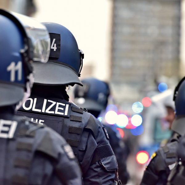  Die Polizei in Frankfurt sucht Zeugen vom Einsatz am Stadion. (Foto: IMAGO / Daniel Kubirski)