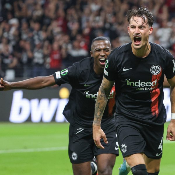  Willian Pacho (li.) und Robin Koch (re.) bilden die solide SGE-Defensive. (Foto: IMAGO / osnapix)