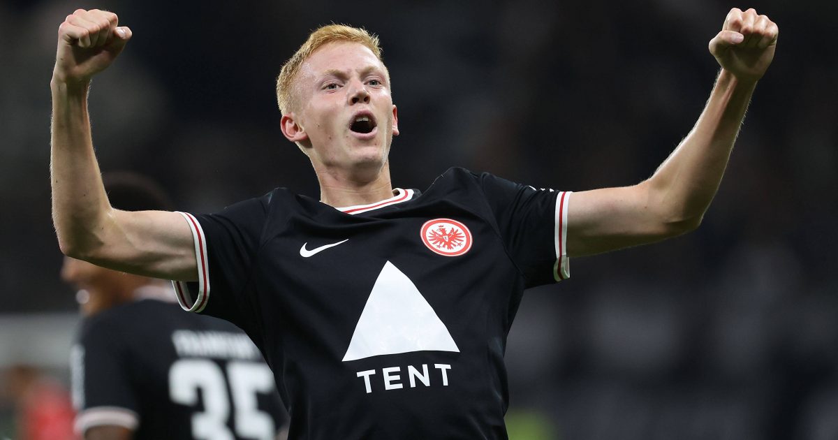  Hat derzeit allen Grund zu jubeln: Hugo Larsson (Foto: IMAGO / HMB-Media)