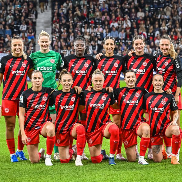  Die Stamm-Elf der SGE. (Foto: IMAGO / Norina Toenges)