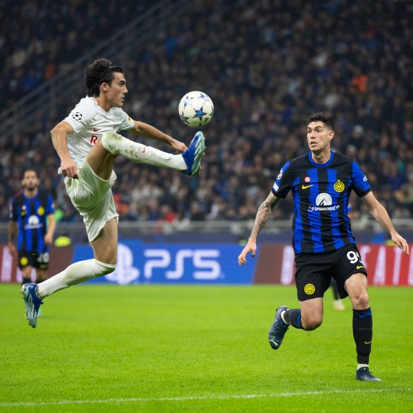  Roko Simic (links) - hier im Duell mit Inter Mailand - wird mit der SGE in Verbindung gebracht. (Foto: imago/GEPA pictures)