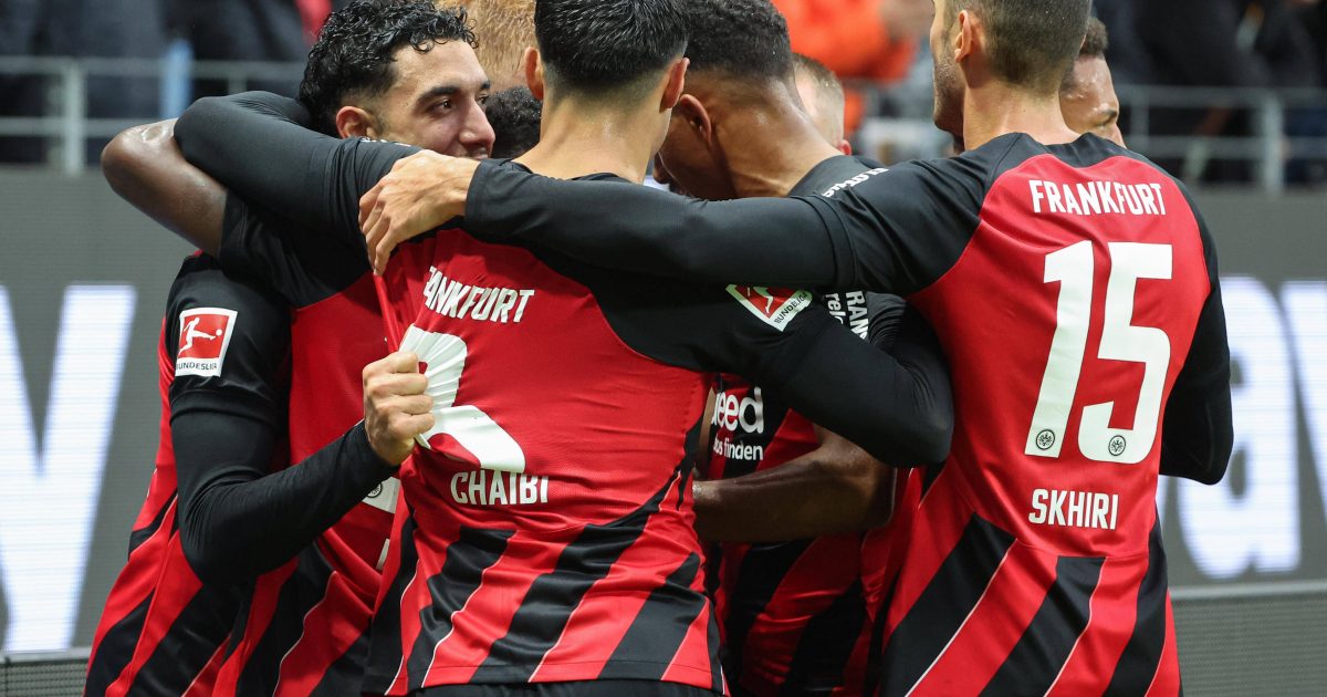 Die Neuzugänge Omar Marmoush (li.), Farès Chaibi (mi.) und Ellyes SKhiri (re.) überzeugen bei der SGE. (Foto: IMAGO / osnapix)