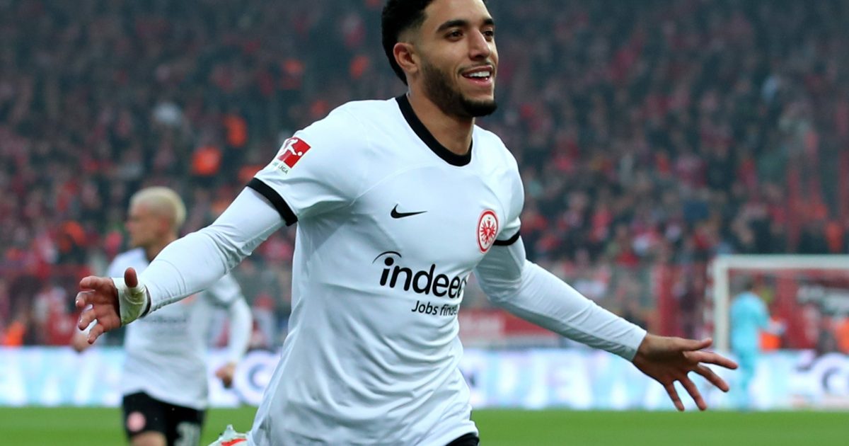 Omar Marmosuh schnürt seinen Doppelpack in Halbzeit eins und beschert somit der SGE die Führung. (Foto: IMAGO / Jan Huebner)