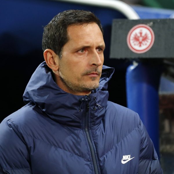  Dino Toppmöller möchte mit der SGE einen weiteren Sieg vor der Länderspielpause einfahren. (Foto: IMAGO / Newspix24)