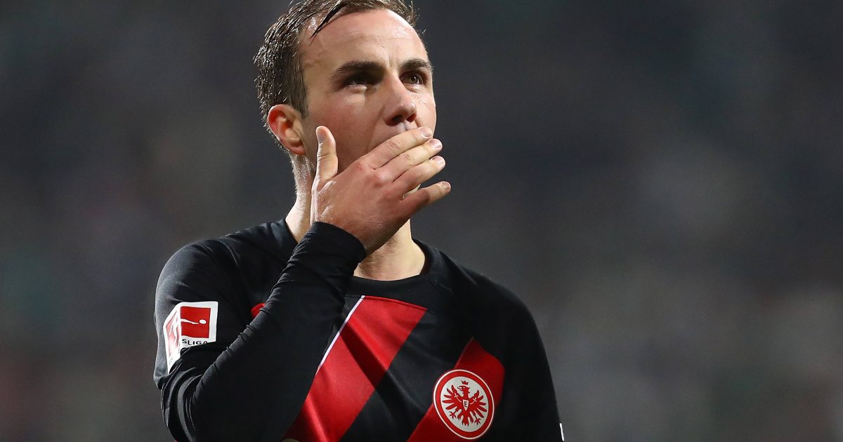  Lobt den Charakter der Mannschaft, nachdem sie nach doppeltem Rückstand noch einen Auswärtspunkt in Bremen erkämpft hat: Mario Götze. (Foto: IMAGO / Jan Huebner)