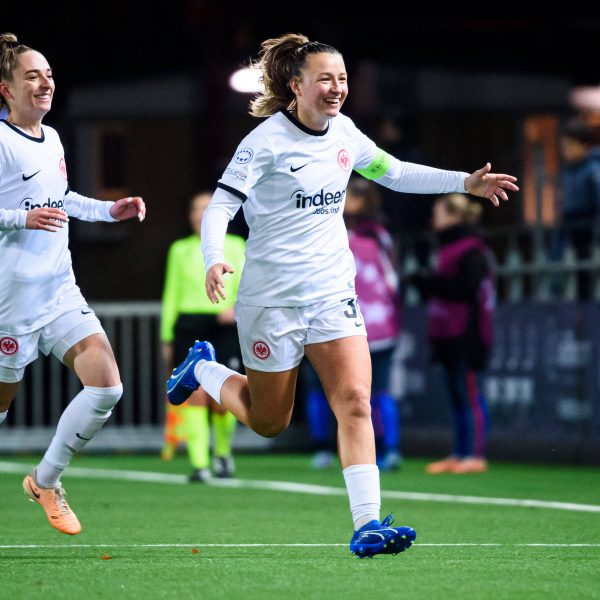  Tanja Pawollek (re.) erzielte das erste Champions League-Tor der SGE. (Foto: IMAGO / Bildbyran)