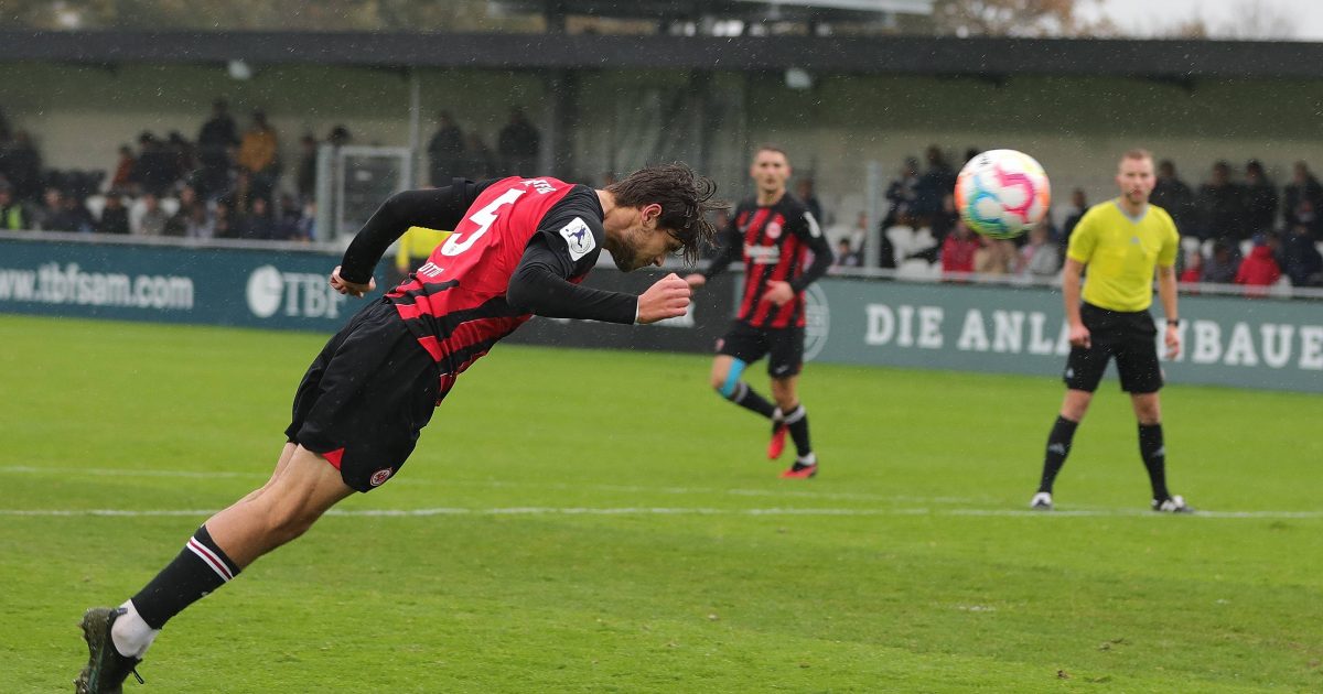 Fynn Otto traf sehenswert per Flugkopfball zum zwischenzeitlichen 1:0 für die SGE. (Foto: IMAGO / Hartenfelser)