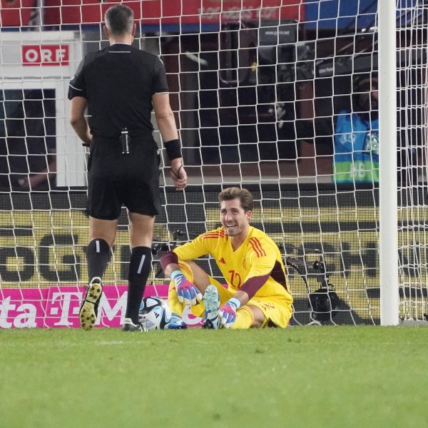  Hier klagte Kevin Trapp über Schmerzen: Eine Masche? (Foto: IMAGO / Schüler)