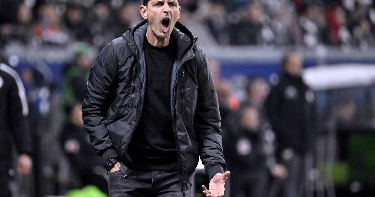  Eintracht-Trainer Dino Toppmöller versuchte an der Seitenlinie alles, um seine Mannschaft wachzurütteln. Es sollte aber an diesem Abend einfach nicht gelingen. (Foto: imago images / Laci Perenyi)
