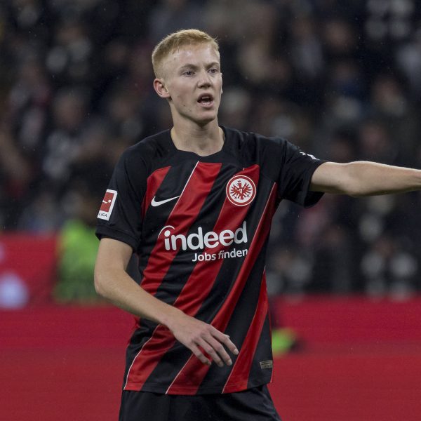  Hugo Larsson ist von seiner vielen Spielzeit positiv überrascht. (Foto: IMAGO / Beautiful Sports)