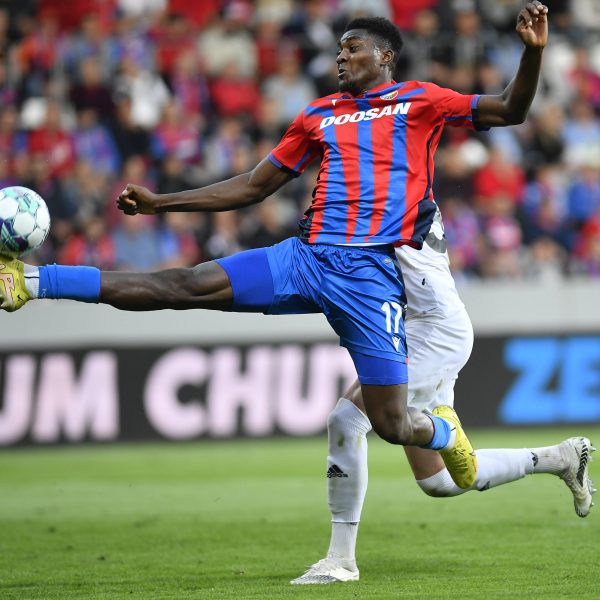  Rafiu Durosinmi soll die SGE im Winter verstärken. (Foto: IMAGO / CTK Photo)