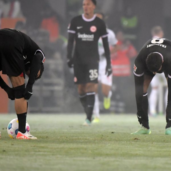  Hängende Köpfe, schlechte Leistung. (Foto; IMAGO / Jan Huebner)