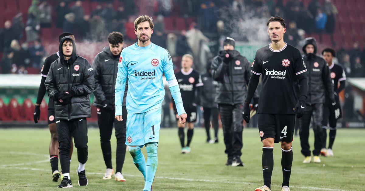 Kollektiv zu harmlos - Eintracht Frankfurt friert in Augsburg ein. (Bild: IMAGO images / Eibner)