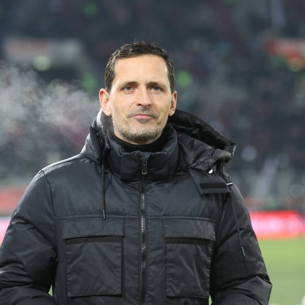  Dino Toppmöller freut sich auf die kommenden Aufgaben. (IMAGO / Ulrich Wagner)