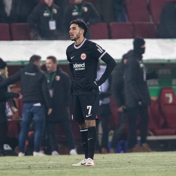  Auch Eintracht-Stürmer Omar Marmoush erwischte gegen den FC Augsburg einen gebrauchten Tag und konnte die verdiente Niederlage nicht abwenden. (Foto: imagoe images / Eibner)