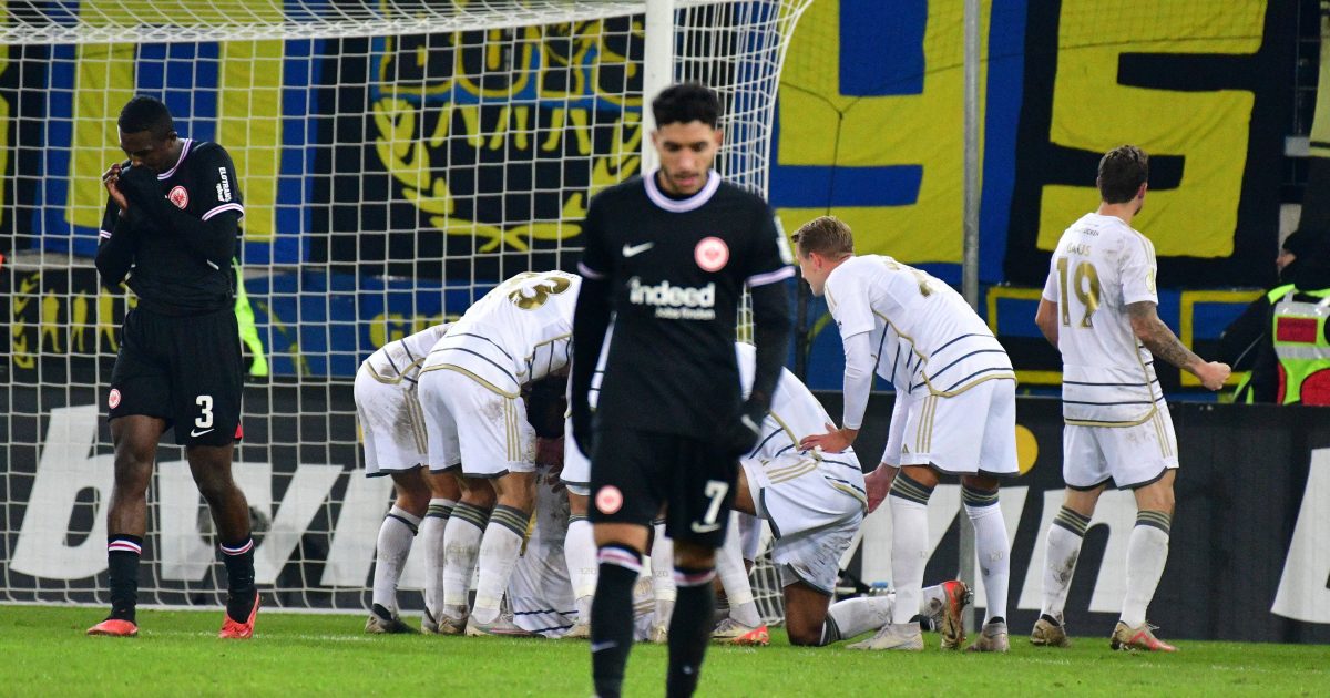  Pure Enttäuschung beim Pokal-Aus in Saarbrücken. (Foto: IMAGO / BeckerBredel)