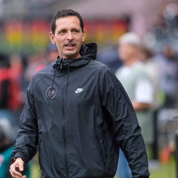  Dino Toppmöller kann zufrieden auf die erste Hinrunde mit der SGE blicken. (Foto: Imago / Eibner)