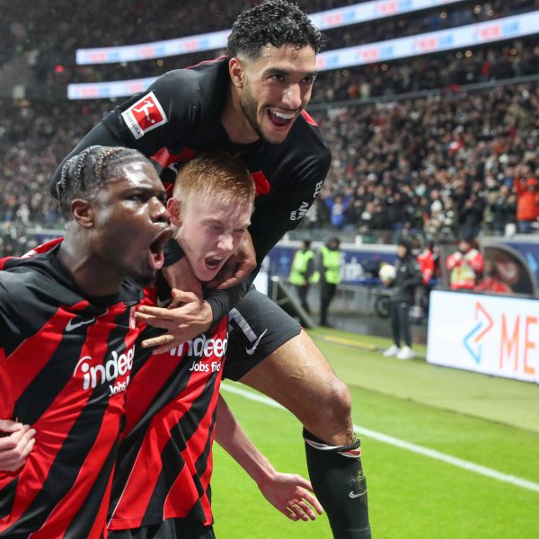  Jubelnd sieht man die SGE aus Frankfurter Sicht doch am liebsten. (Foto: IMAGO / osnapix)