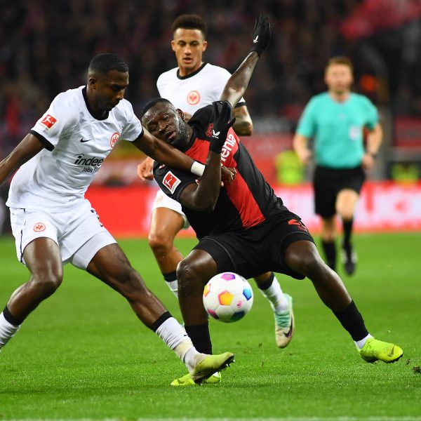  Der Tabellenführer geht mit einer knappen Führung in die Pause. (Bild: IMAGO images / Vitalii Kliuiev)