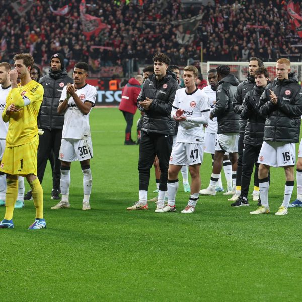  Enttäuschte Gesichter bei der Eintracht nach der verdienten 0:3-Niederlage gegen Bayer 04 Leverkusen. (Foto: imago images / osnapix)