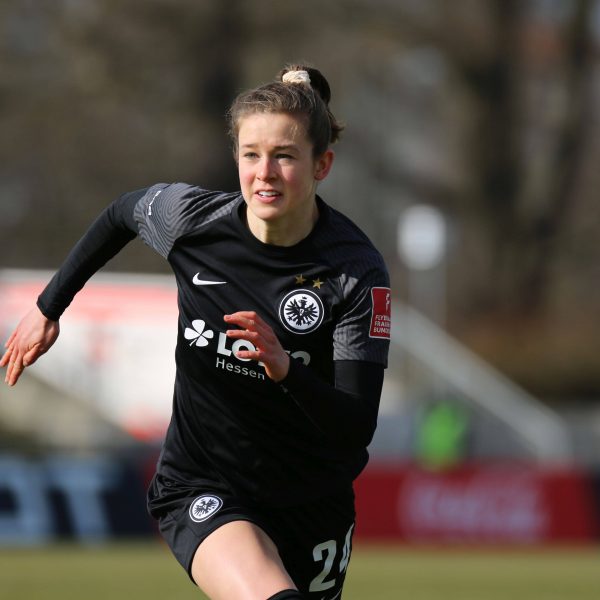  Anna Aehling ist zurück auf dem Fußballplatz. (Foto: IMAGO / Hartenfelser)