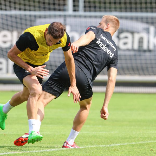  Lucas Alario und Hrvoje Smolcic könnten die SGE verlassen. (Foto: IMAGO / Eibner)