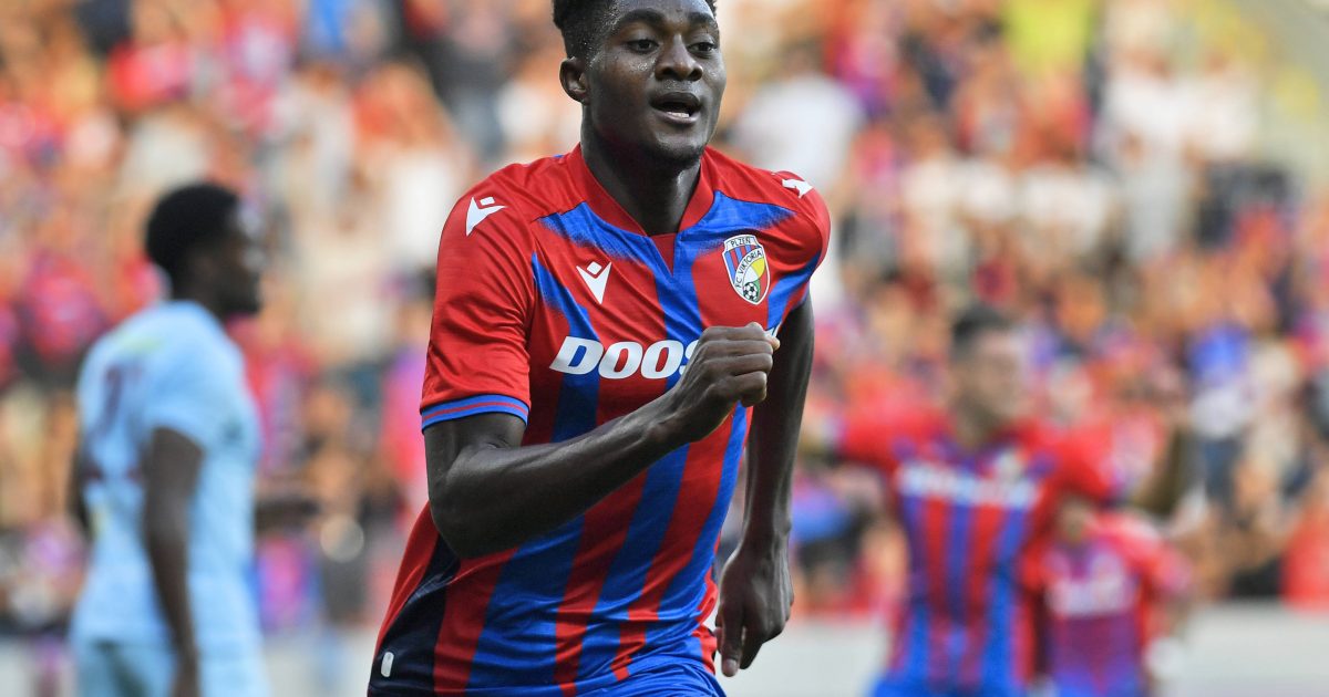 Doch kein Wechsel nach Frankfurt? Eine Verletzung macht Rafiu Durosinmi wohl einen Strich durch die Rechnung. (Foto: IMAGO / CTK Photo)