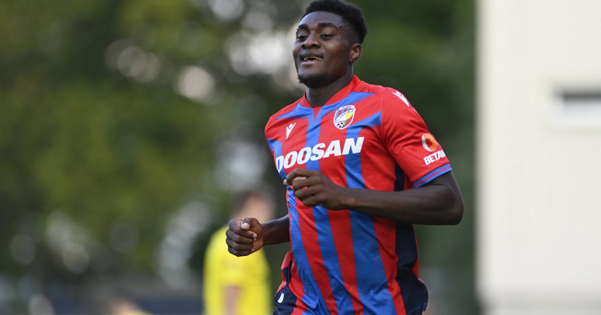  Durosinmi scheint der SGE gerüchteweise keine zehn Millionen Euro wert zu sein. (Foto: IMAGO / CTK Photo)