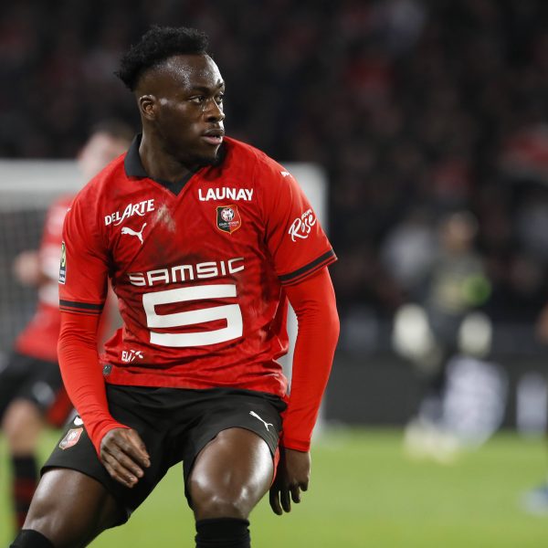  Arnaud Kalimuendo soll im Fokus der SGE stehen, doch könnte zu teuer sein. (Foto: IMAGO / PanoramiC)