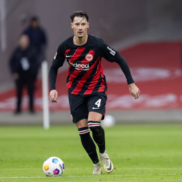  Robin Koch soll bei der SGE einen Vertrag bis 2027 unterschreiben. (Foto: IMAGO / Kessler-Sportfotografie)