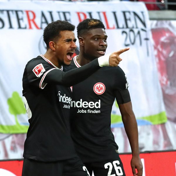  Riesiger Jubel bei der SGE nach dem Auswärtserfolg in Leipzig. (Foto: Imago/Beautiful Sports)