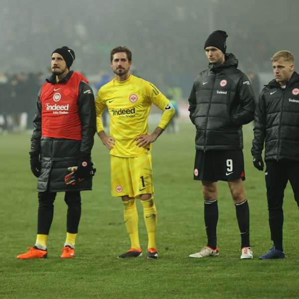  Lange Gesichter bei den Adlerträgern. (Foto: IMAGO / HMB-Media)