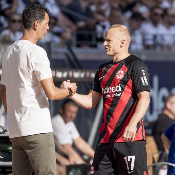  Toppmöller und Rode standen auf der Pressekonferenz Rede und Antwort. (Foto: IMAGO / Beautiful Sports)
