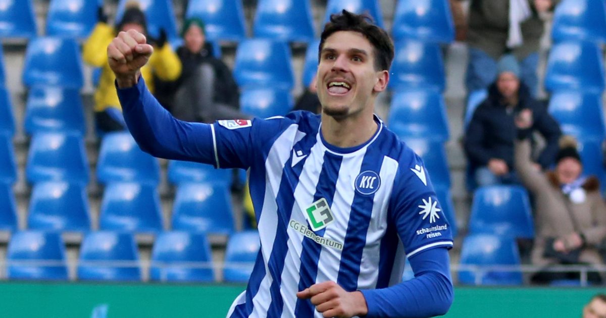 SGE-Leihgabe Igor Matanovic trifft für den KSC am laufenen Band. (Foto: IMAGO / Jan Huebner)