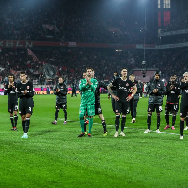  Welche Aufstellung lässt die Profis der SGE wieder lachen? (Foto: IMAGO / Nico Herbertz)