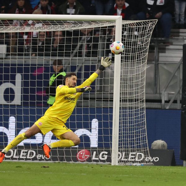  Grahl musste kurzfristig erneut Trapp im Tor ersetzen (Bild: IMAGO / HMB-Media)