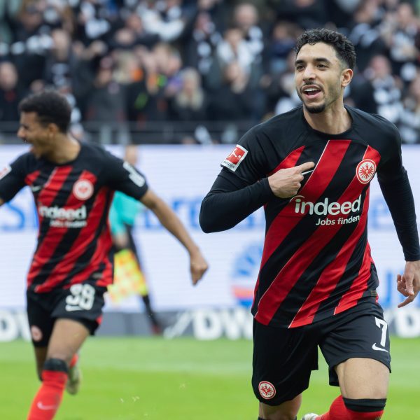  Feierte nach seiner Rückkehr direkt ein Tor und heimste sich die Auszeichnung Spieler des Spiels ein: Omar Marmoush (Bild: IMAGO / Kessler-Sportfotografie)