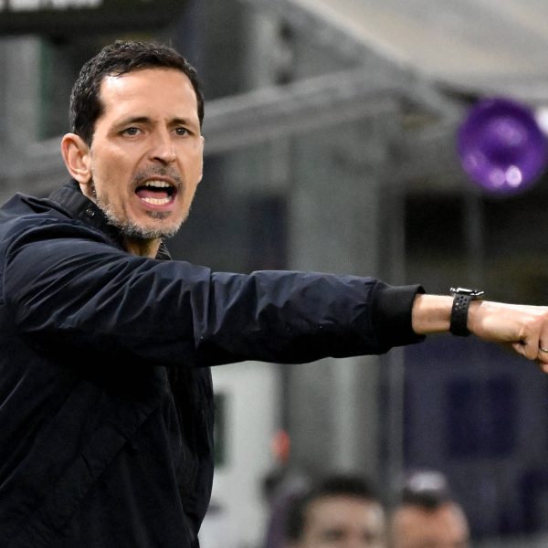  Eintracht-Trainer Dino Toppmöller (Foto: IMAGO / Jan Huebner)