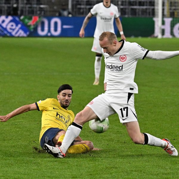  Sebastian Rode ärgerte sich über das Unentschieden und gab sich trotzdem schon kämpferisch. (Foto: IMAGO / Jan Huebner)