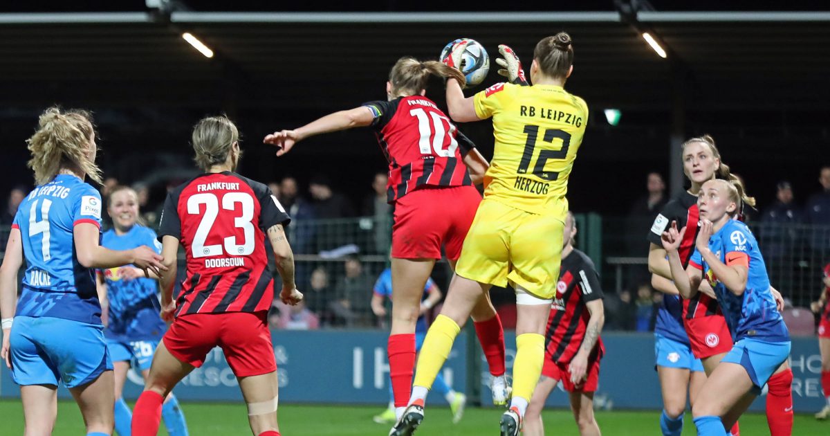 Die SGE-Frauen kassieren die vierte Saison-Niederlage. (Foto: IMAGO / Beautiful Sports)