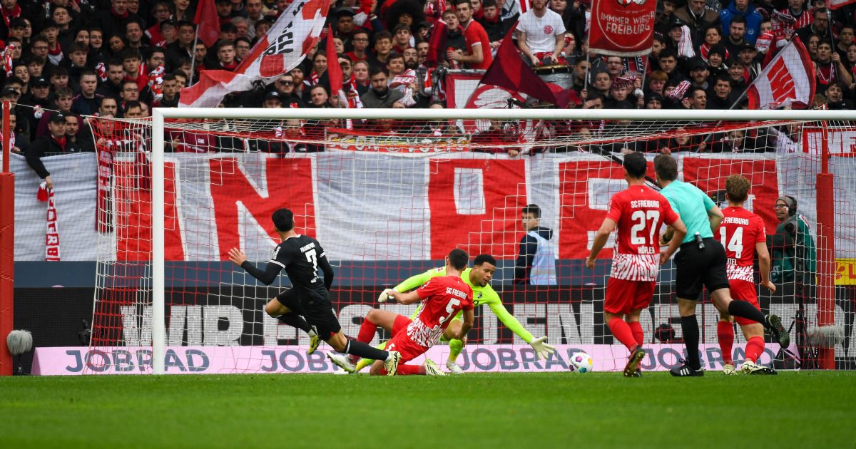  Harter Schlagabtausch nach 45 Minuten in Freiburg.(Foto: Imago / Beautiful Sports)