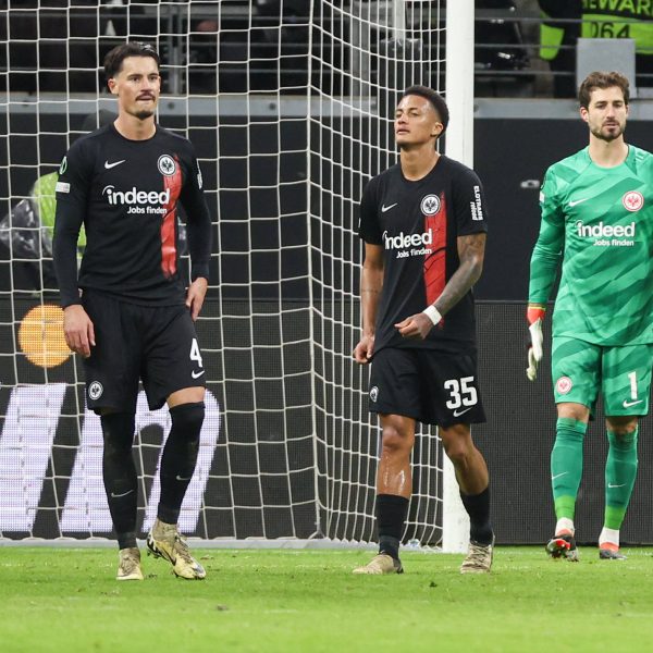  Hängende Köpfe nach schwacher Leistung. (Foto:l IMAGO / osnapix)